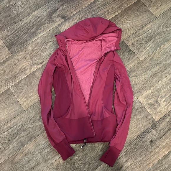 Lululemon reversible hooded jacket in magenta. Has thumb holes. Size 8. - Picture 2 of 7